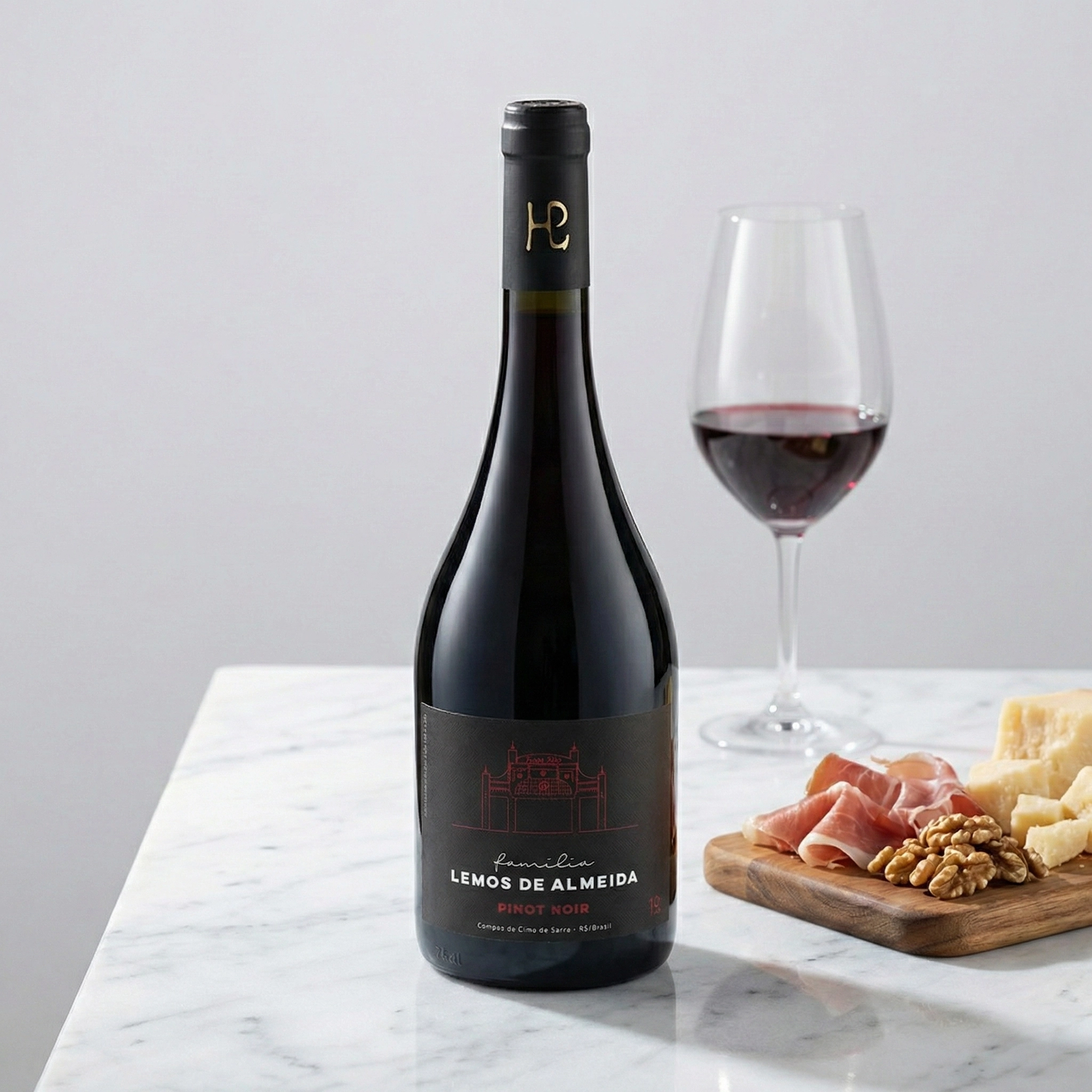 Pinot Noir Família Lemos de Almeida 3